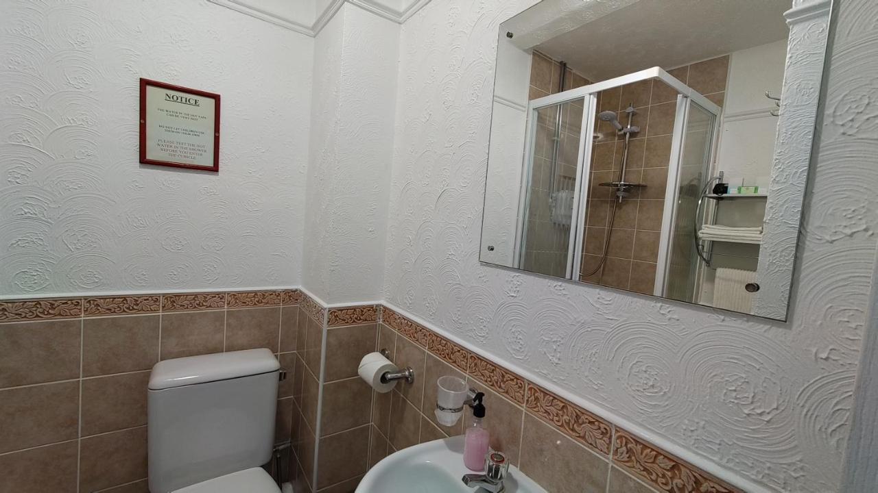 Orient B&B Holyhead Εξωτερικό φωτογραφία