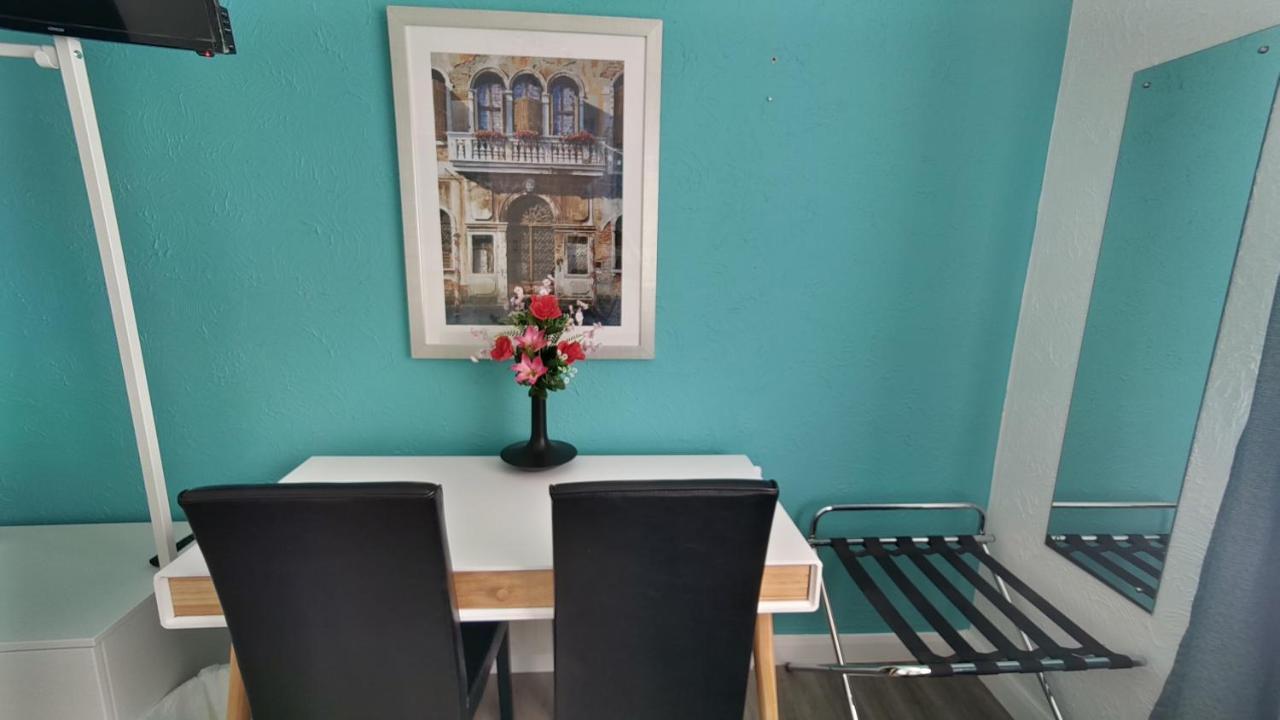 Orient B&B Holyhead Εξωτερικό φωτογραφία
