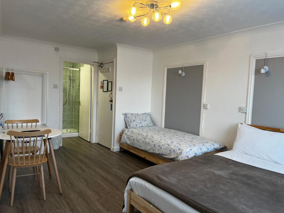 Orient B&B Holyhead Εξωτερικό φωτογραφία