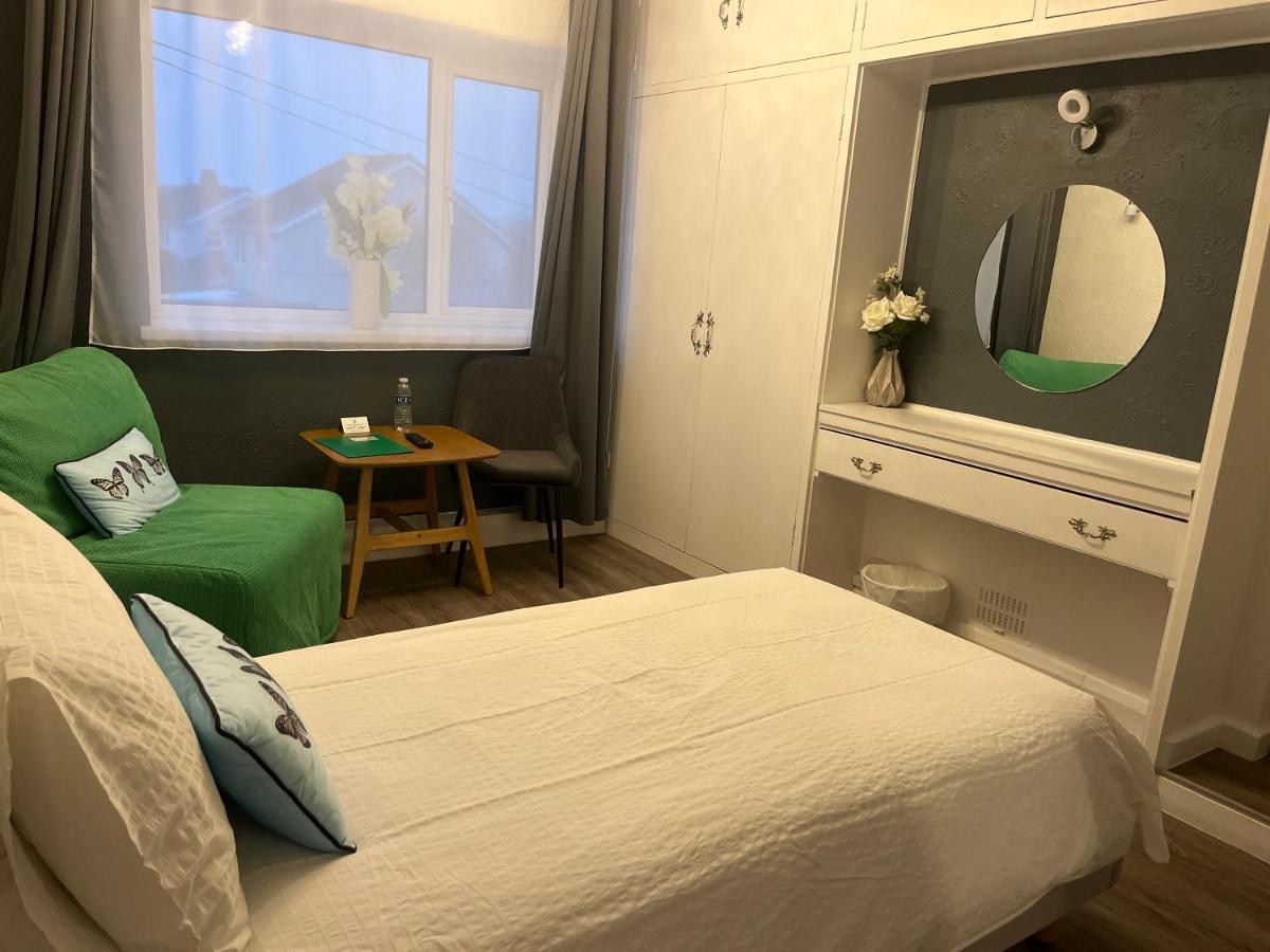 Orient B&B Holyhead Εξωτερικό φωτογραφία