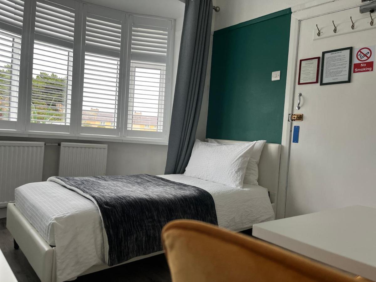 Orient B&B Holyhead Εξωτερικό φωτογραφία